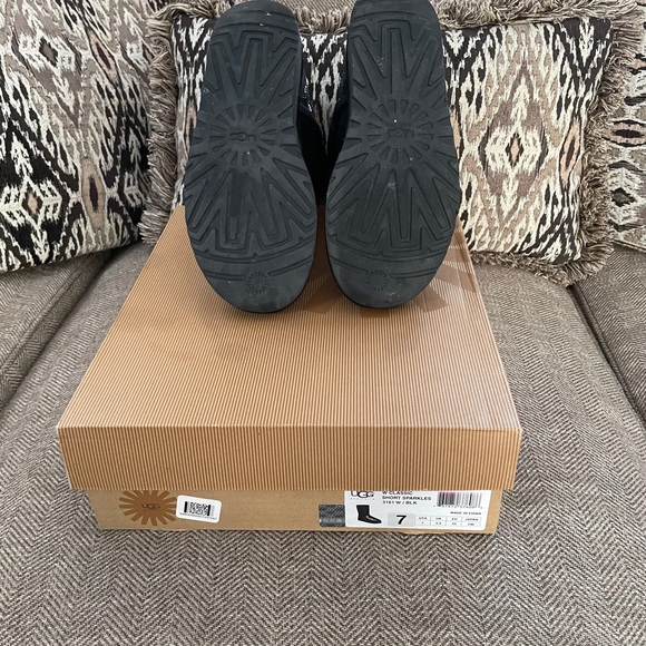 Black Sequin Classic Short Ugg Boots - Size 7 - Picture 5 of 5